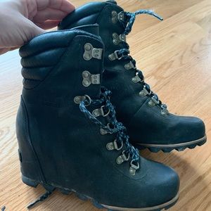 Sorel conquest wedge boots